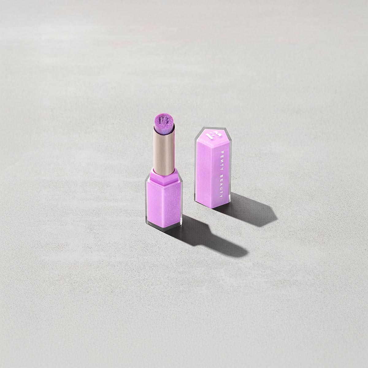 GLOSS BOMB STIX SHIMMER (LABIAL CON ACABADO BRILLOSO)